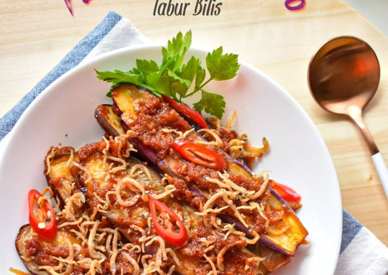 Taburkan ikan bilis, terung, bilado: