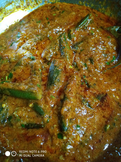 મસાલા ભીંડી (Masala Bhindi Recipe In Gujarati) રેસીપી મુખ્ય ફોટો