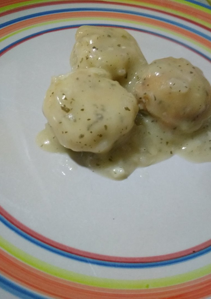 Una foto de Albóndigas de pescado en salsa de vino blanco con Thermomix