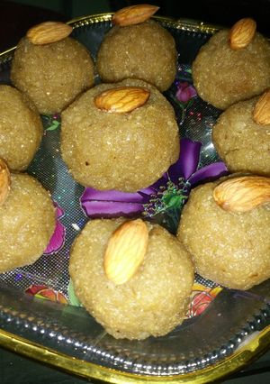 A picture of Jawari aur gud (Jaggery) ke ladoo.