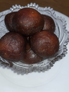 गुलाब जामुन (Gulab jamun recipe in Hindi) रेसिपी मुख्य फोटो