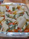 Canutos con tomates y queso asado