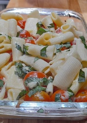 Una foto de Canutos con tomates y queso asado
