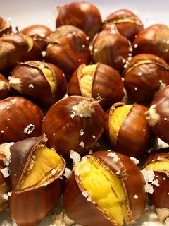 Foto de Castanhas assadas #castanhas