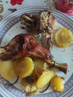Una foto de Cordero al horno con patatas