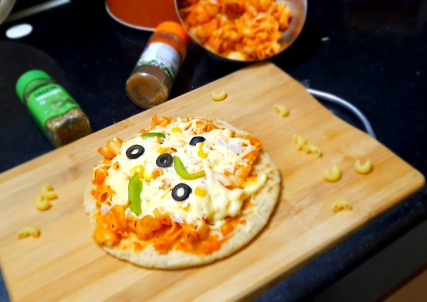 Macroni pizza