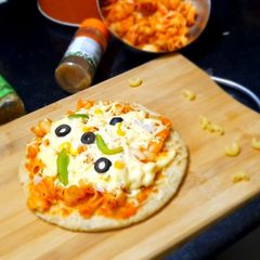 Macroni pizza A picture of Macroni pizza.