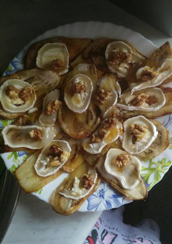 Una foto de Berenjenas a la plancha con queso de cabra, nueces y miel