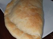 Una foto de calzone de ternera