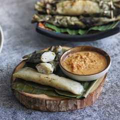 A picture of Otak otak ikan.