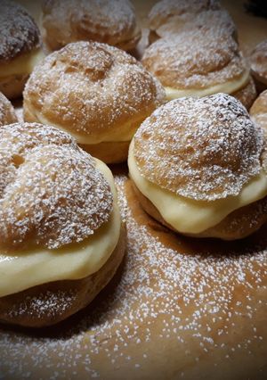 Képviselőfánk vaníliás krémmel recept fotója