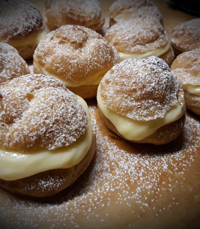 Képviselőfánk vaníliás krémmel recept fotója