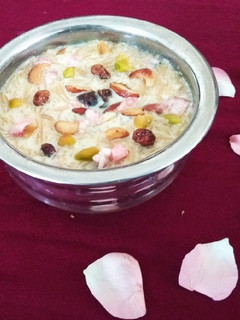 A picture of Sheer Khurma.