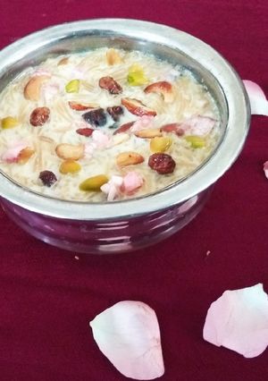 A picture of Sheer Khurma.