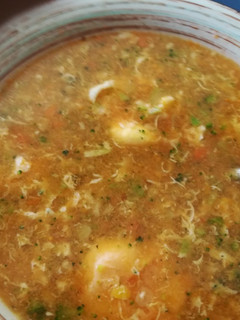 Una foto de Sopa muy sencilla de pasta con verduras y huevo