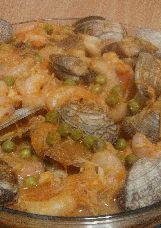 Una foto de Rape con almejas y gambas