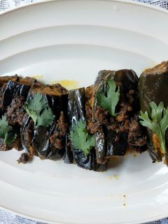 ભરેલા રીંગણ નું શાક (Bharela Ringan Shak Recipe In Gujarati) રેસીપી મુખ્ય ફોટો