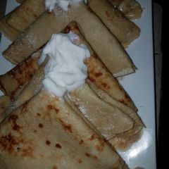 A picture of Apple crepes.