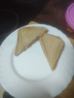 Una foto de Sándwich de picadillo y queso