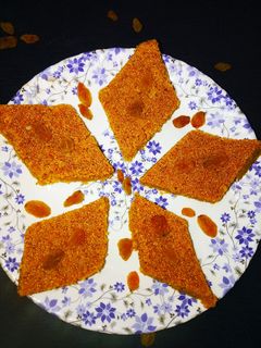 सूजी की बर्फी (Suji ki burfi recipe in Hindi) रेसिपी मुख्य फोटो