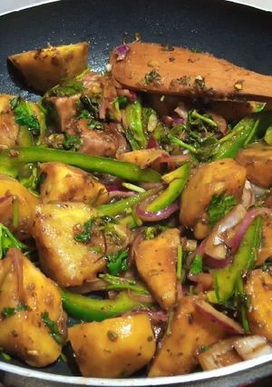 A picture of Fried sweet potatoes & arrow roots.