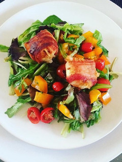 A picture of Salad with goat cheese.