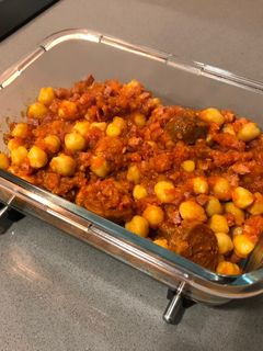 Una foto de Garbanzos con chorizo y jamón