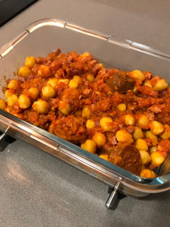 Una foto de Garbanzos con chorizo y jamón
