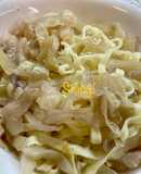 Χαλούσκι (Βουτυρένιο λάχανο και νουντλς αυγού) Haluski (Buttery Cabbage and Noodles)!