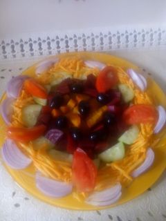 صورة لوصفة سلطة الخضار الطازجة والمطبوخة 💖🥗