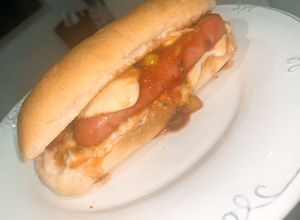Foto de Cachorro com molho de tomate e pimentos