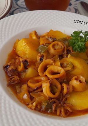 Una foto de Patatas con calamares
