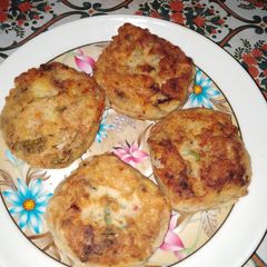 A picture of Aloo ke kabab with mayonnaise filling.