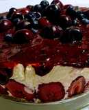 Cheesecake cremoso con coulis de frutos rojos