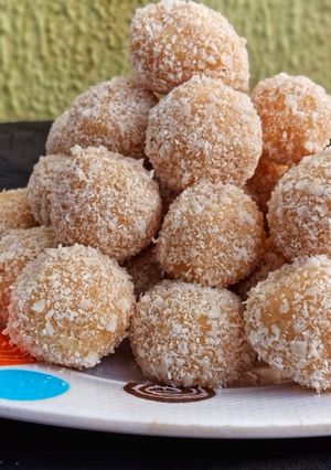 A picture of Coconut laddoo.