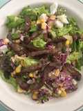 Ensalada mixta de lomito con aderezo saludable mostaza-ricotta