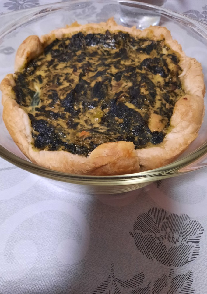 Una foto de Quiche de espinacas, champiñones y pollo