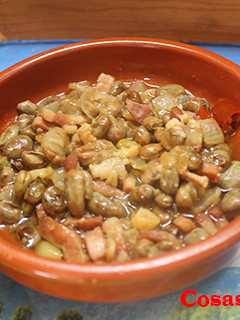 Una foto de Cazuelita de habas con tocino