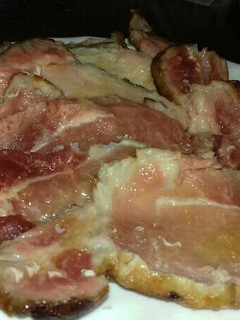 Una foto de Tataki de lomo ibérico