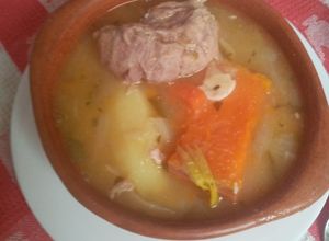 Una foto de Cazuela de Chancho con Chuchoca