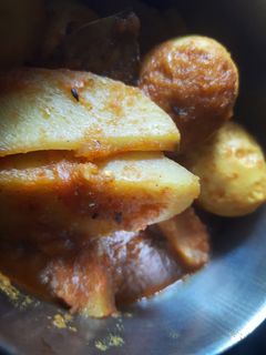 ডিম আলু দিয়ে ডালনা (dim aloo diye dalna recipe in Bengali) রেসিপির প্রধান ছবি