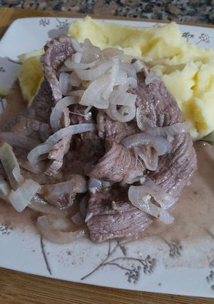 Una foto de Carne a la cacerola