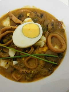 Una foto de Calamares, verduras y huevo - Crock Pot