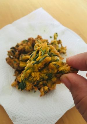 A picture of Palak (spinach) Pakoda/ Fritters.
