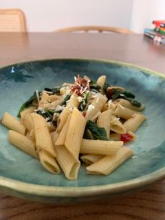 Una foto de Tortiglioni con tomate seco y espinacas (Thermomix)