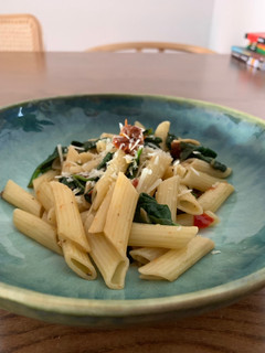 Una foto de Tortiglioni con tomate seco y espinacas (Thermomix)
