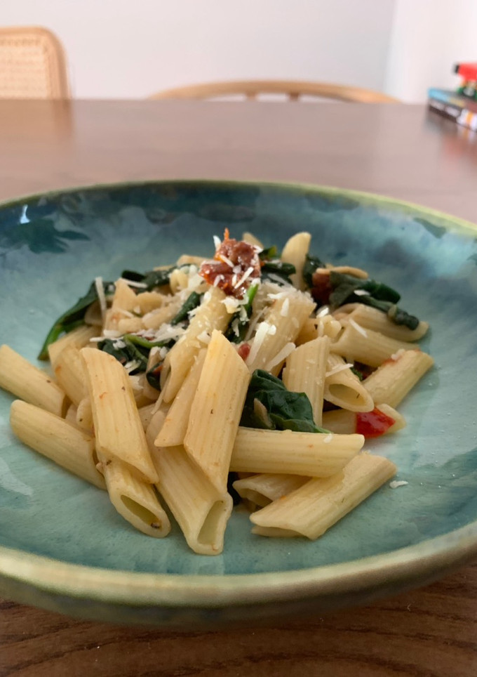 Una foto de Tortiglioni con tomate seco y espinacas (Thermomix)