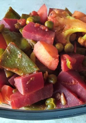 A picture of Mixed vegetable curry.