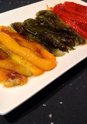 Une photo de Salade de poivrons grillés à l'espagnole