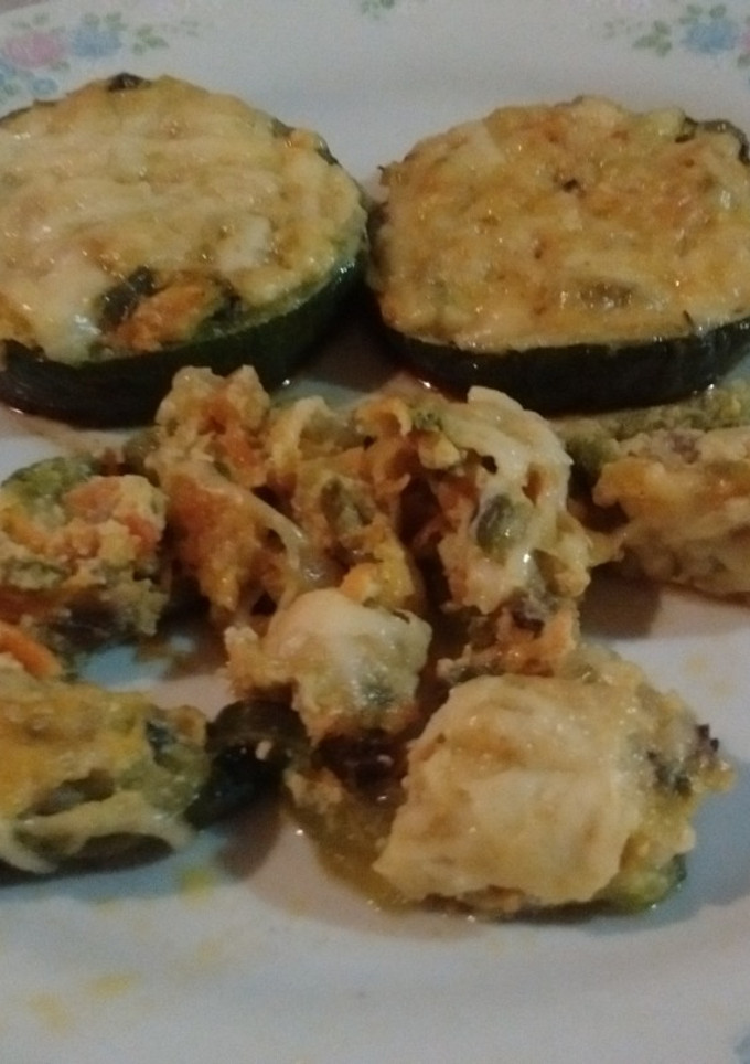 Una foto de Zapallitos rellenos con vegetales, huevo y queso